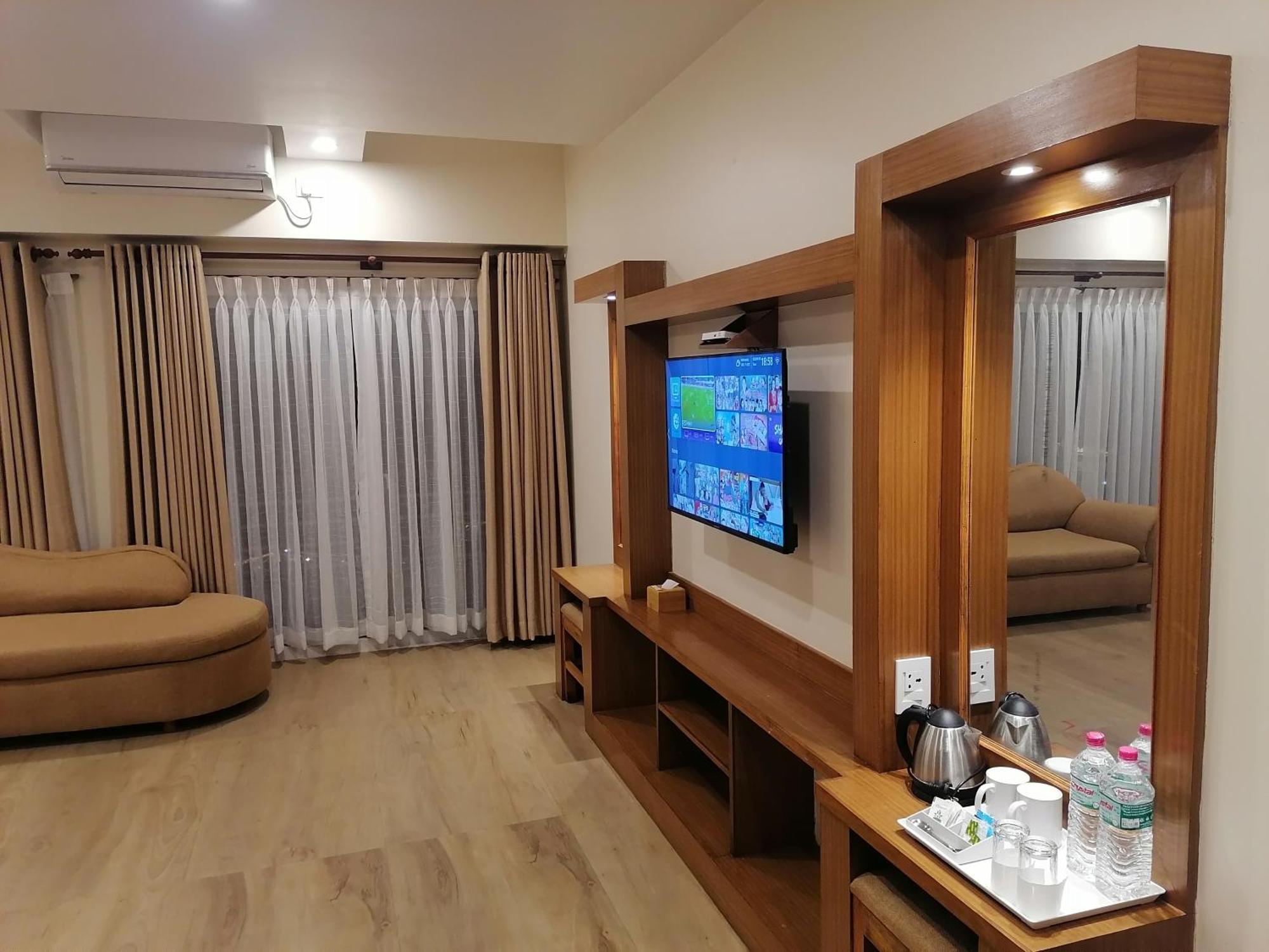 Urban Boutique Hotel Pokhara Exterior foto